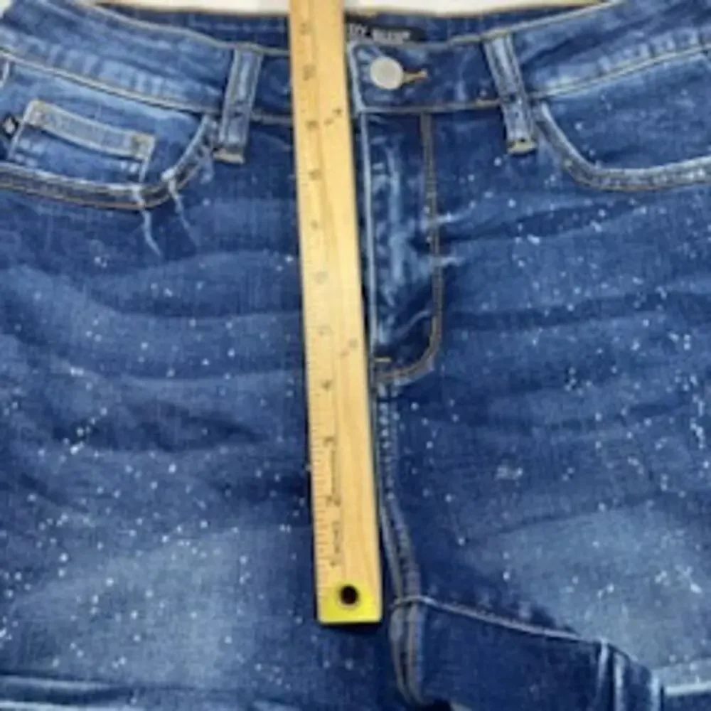 Judy Blue Dark Wash Denim Shorts White Paint Splatter Design Women’s Medium